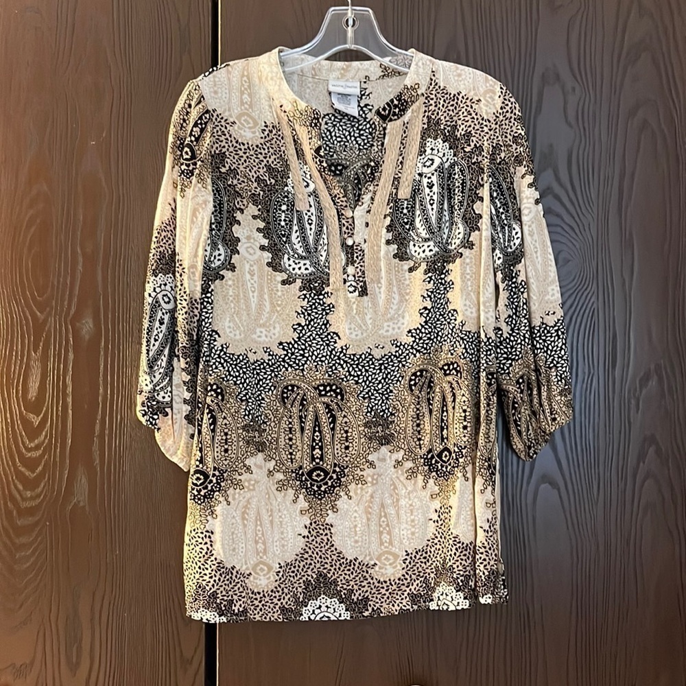 Jaclyn Smith 100% rayón 3/4 sleeved tan and brown blouse. Size Small.